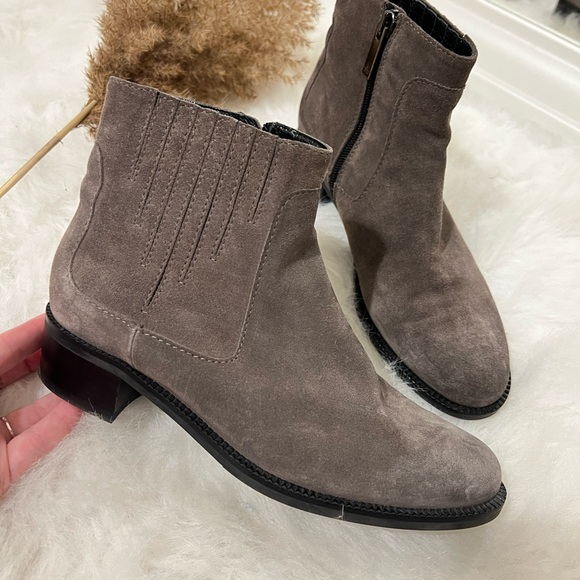 Aquatalia Oribella grey suede Leather Sole perfect for spring! - Picture 8 of 13